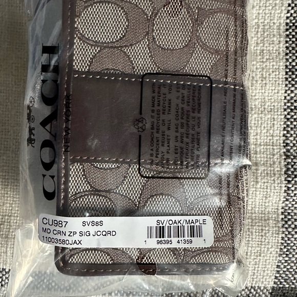 NWT Coach Medium Zip Wallet in Signature Jacquard - Picture 3 of 6